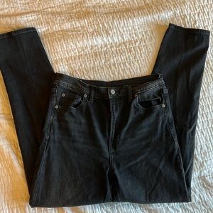 GAP Women’s Mom Jean Black wash Size 29 Tall